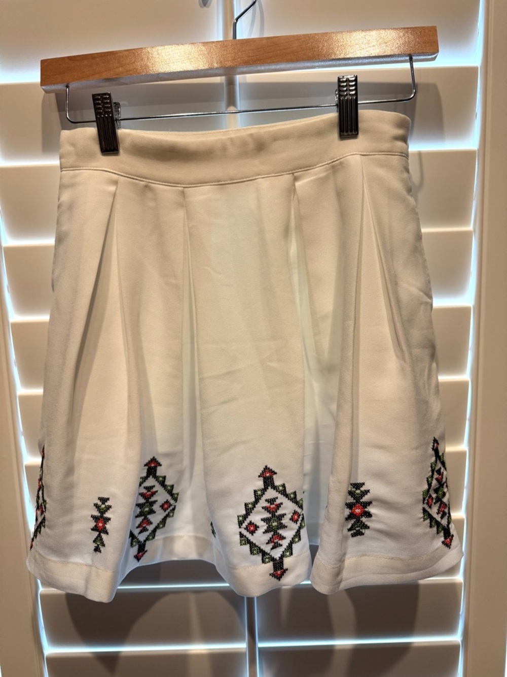 Embroidered White Pleated Mini Skirt